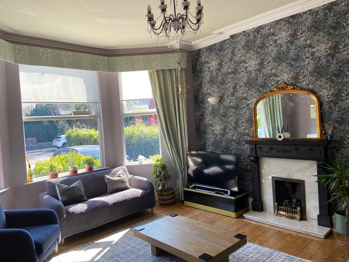 Top Airbnb: Spacious: 14 bed: 10 en suite bedroomed retreat in Great Boughton