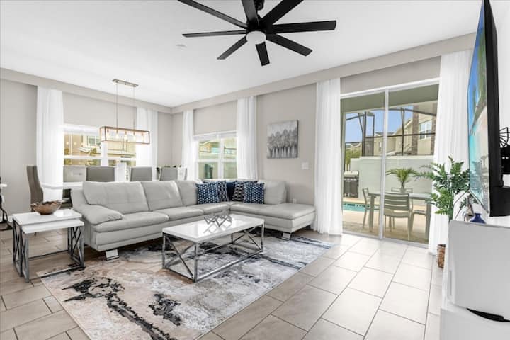 5 Bedrooms/ 4 Bathrooms/ Storey Lake (3019pl) - Kissimmee