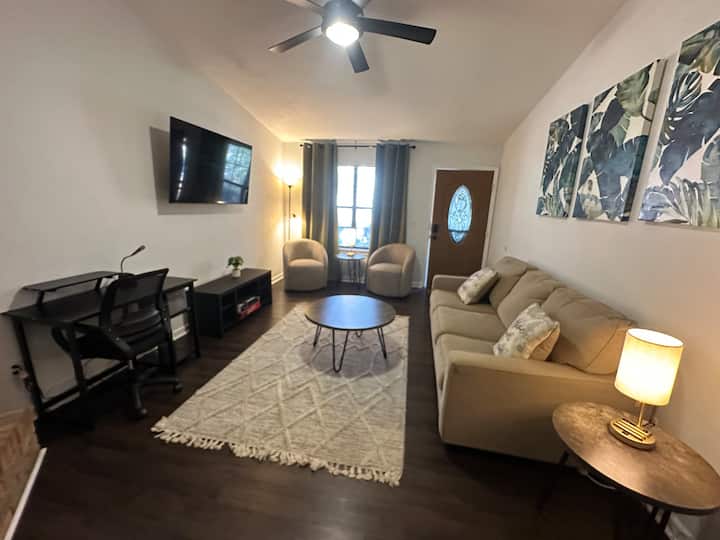 Cozy Oasis Minutes From Campus - タラハシー, FL