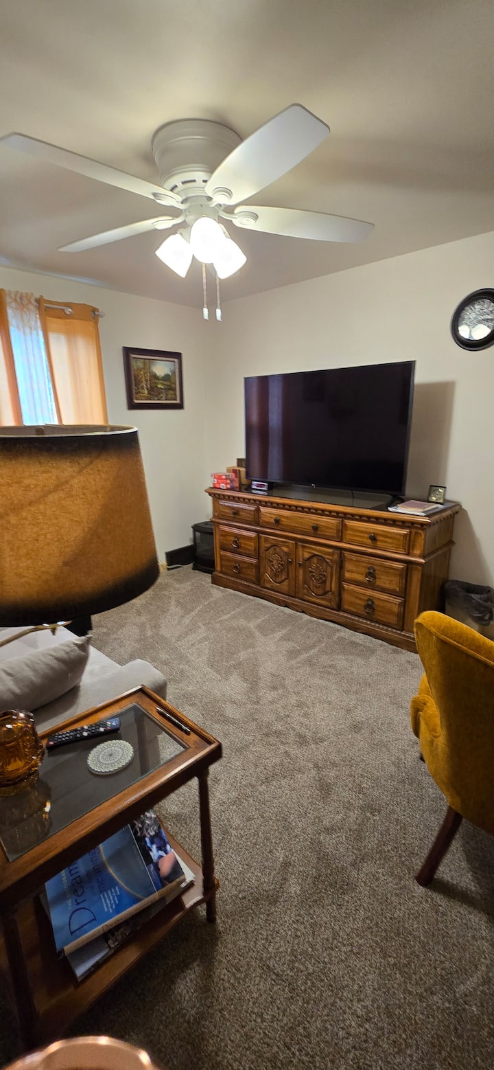 30+ Day Furnished Upper 2br Duplex - Manitowoc, WI