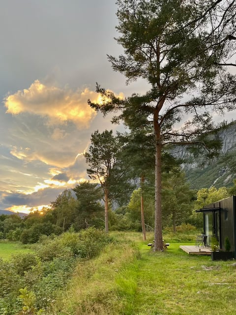 Modular cabin for 2 with private bathroom and AC