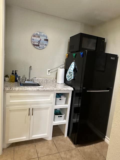 Popular Airbnb listing: Bayfront Bliss Sunny Daze Studio in Fulton