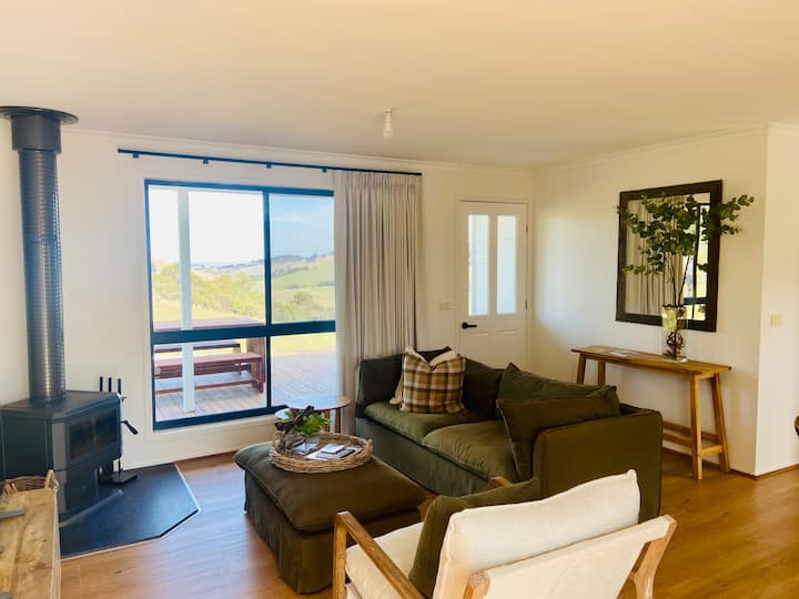 Stunning Country Views @ Oak Vue Cottage - Korumburra