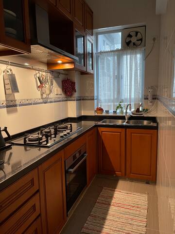 Central family flat close to parks gallery image 2