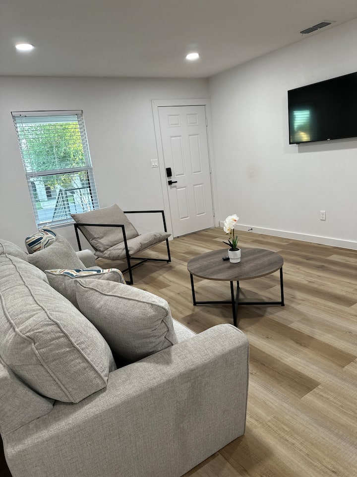 New 2br Apt (#10) Near Utrgv - Edinburg, TX