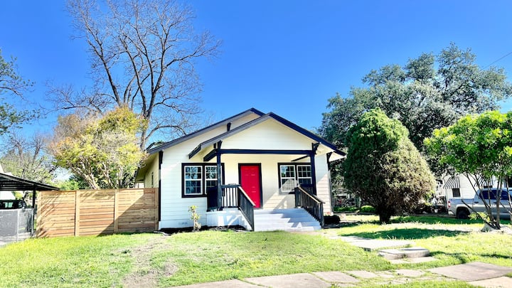 Full House Close To Alamo Dome Pet Friendly - San Antonio, TX