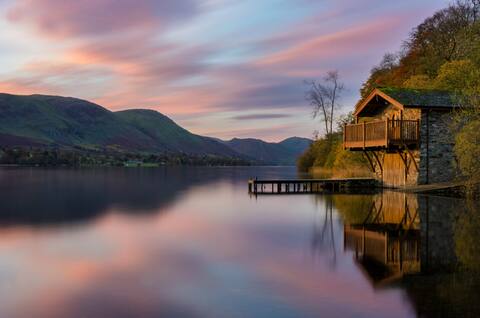 Town centre flat near the lakes!