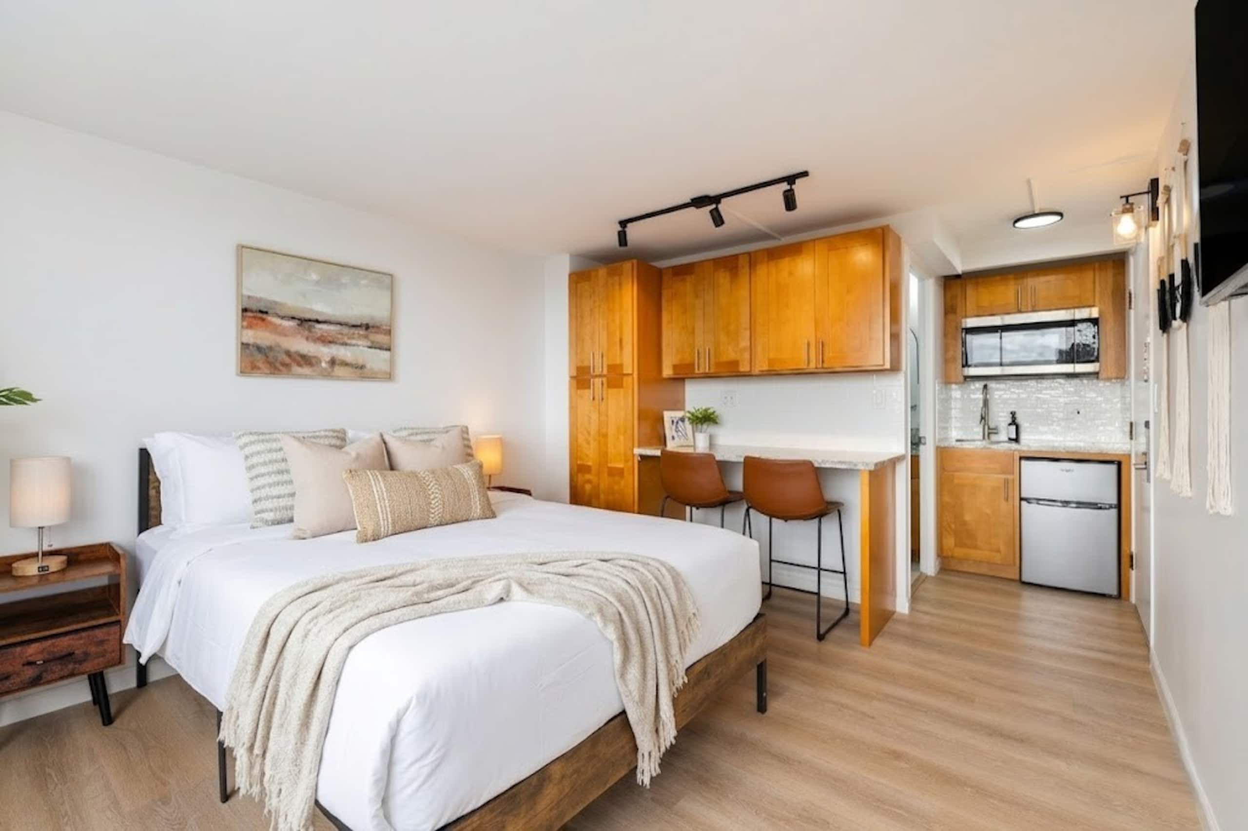 Rare Corner Stunning Ocean View 30F -2 Units A + B - Image 16