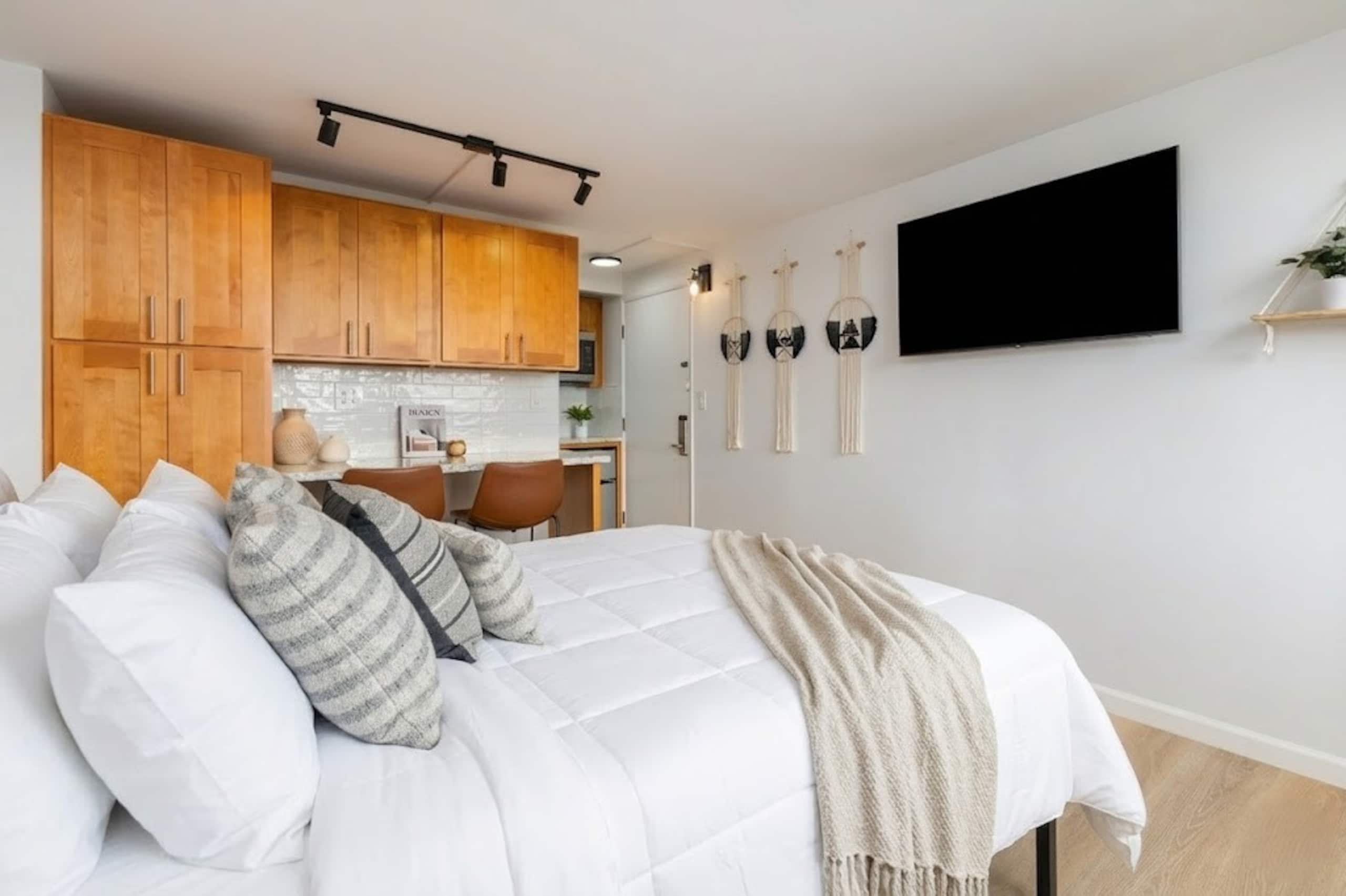 Rare Corner Stunning Ocean View 30F -2 Units A + B - Image 17