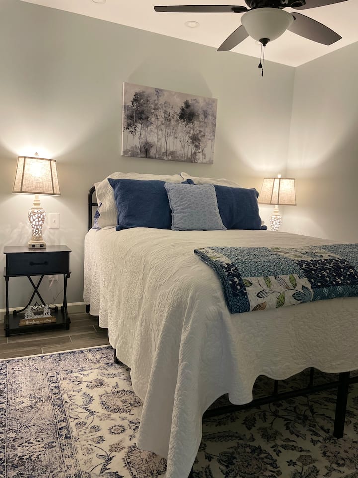 Bračni krevet (širok 150 - 179 cm). 