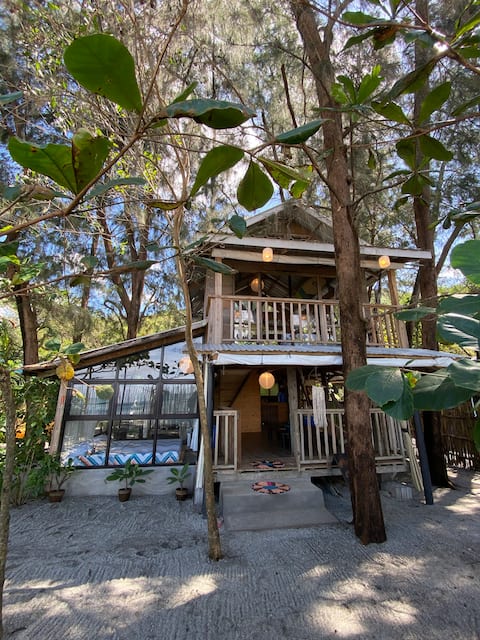 Local vibe Surf House