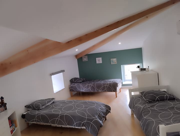 Повеќекреветна соба со 4 кревета 90x190 