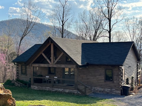 Popular Airbnb listing: Bear Top w/ EV Charger & Hot Tub 2/2 in Cosby