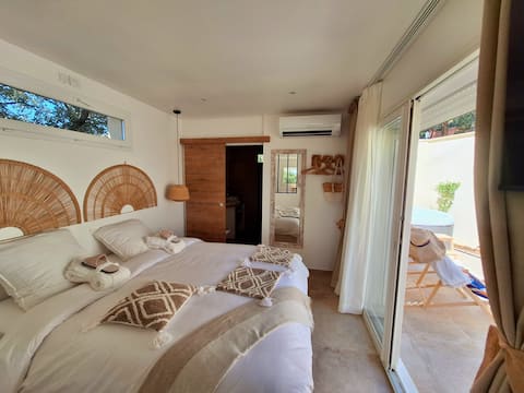 L'Amorosa Suite , Love Room ,Outdoor Jacuzzi