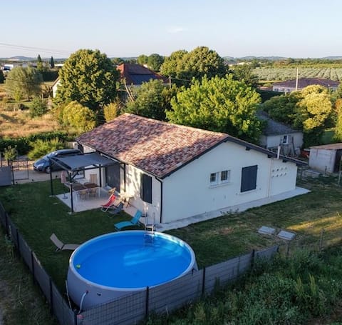 Chez Mamie Cottage, 7 people, pool, Sainte-Livrade-sur-Lot