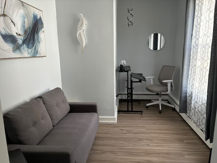 Ambie's Airbnb- 1 Bedroom Apartment - Saint-John