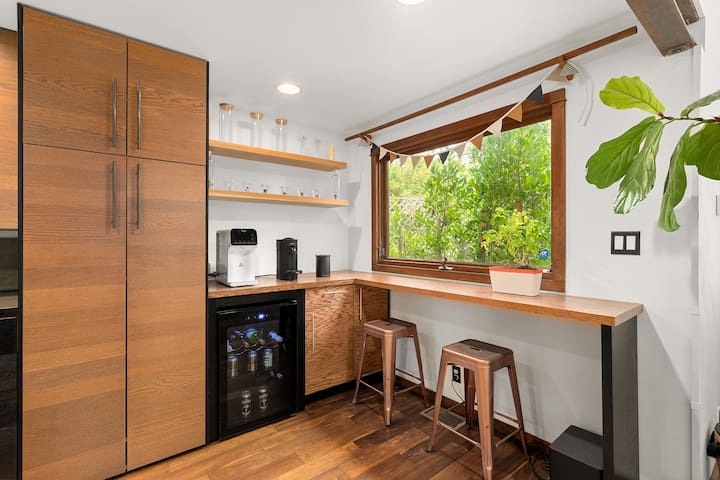 Director’s Hideaway in the Hollywood Hills gallery image 5