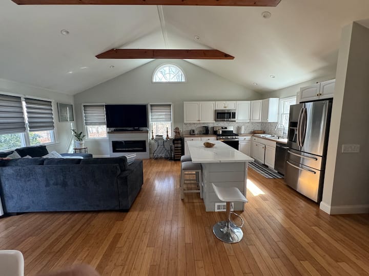 Relaxing Spacious House. *Pets Welcomed* - East Hampton, NY