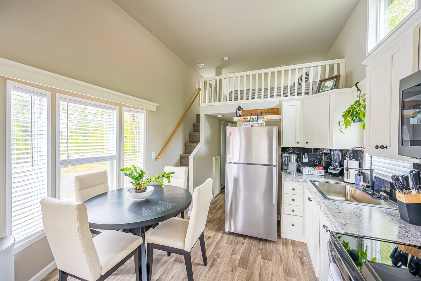 Rainforest Tiny Home Retreat: Farmhouse photo 7