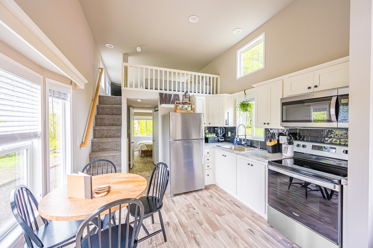 Rainforest Tiny Home Retreat: Rustic photo 4