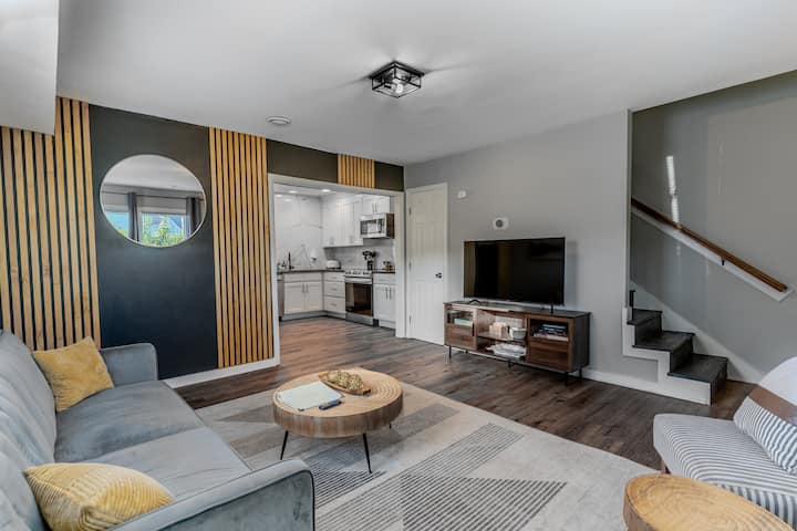 Spacious & Pet Friendly 2 Br Oasis • Near Downtown - Raleigh, NC