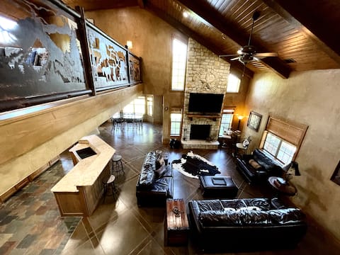 Lakeside Horseshoe Hideaway/Sleeps 13/Hot Tub