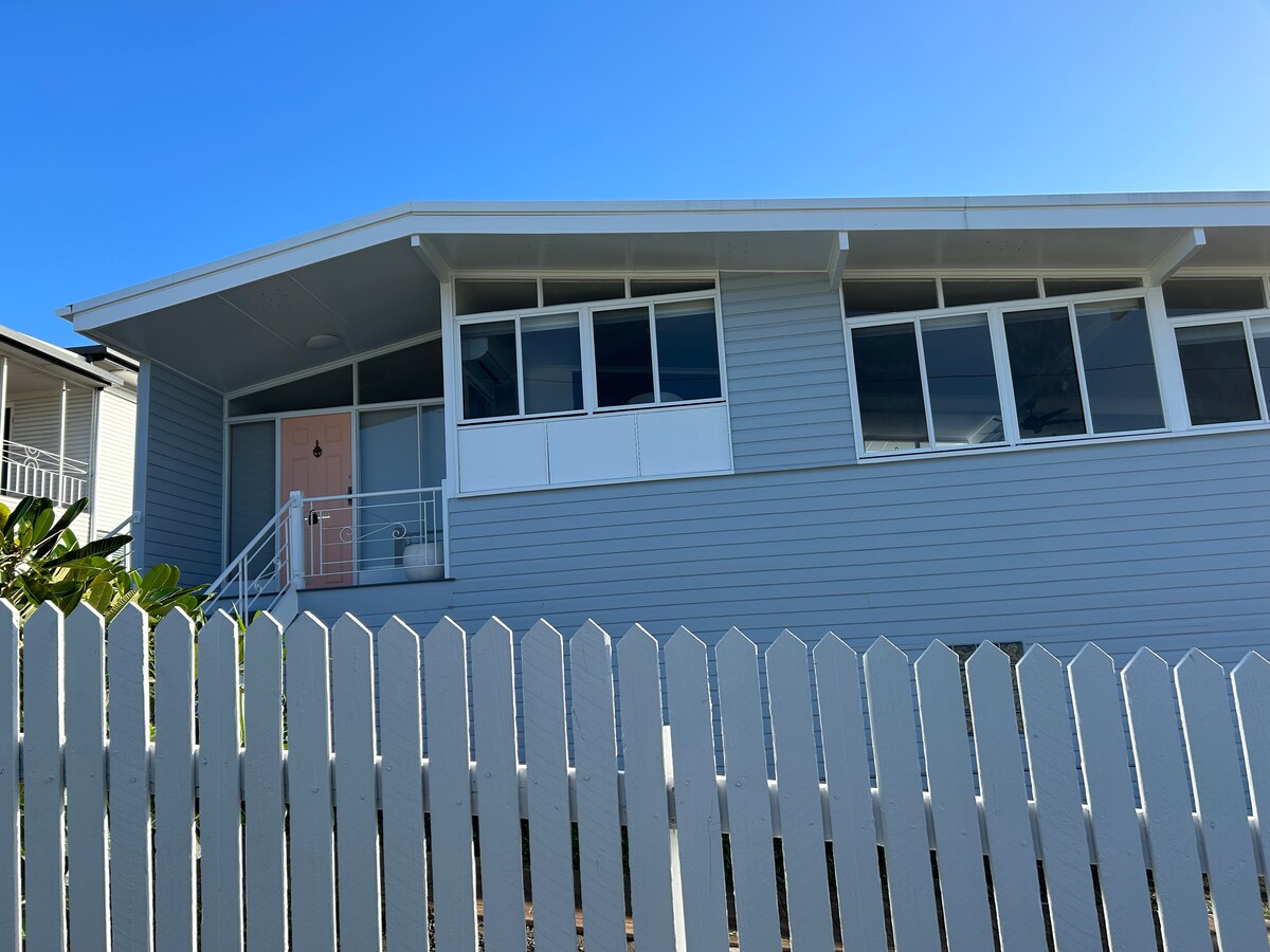 Top performing Airbnb: Palm Springs Retreat in Rockhampton Regional
