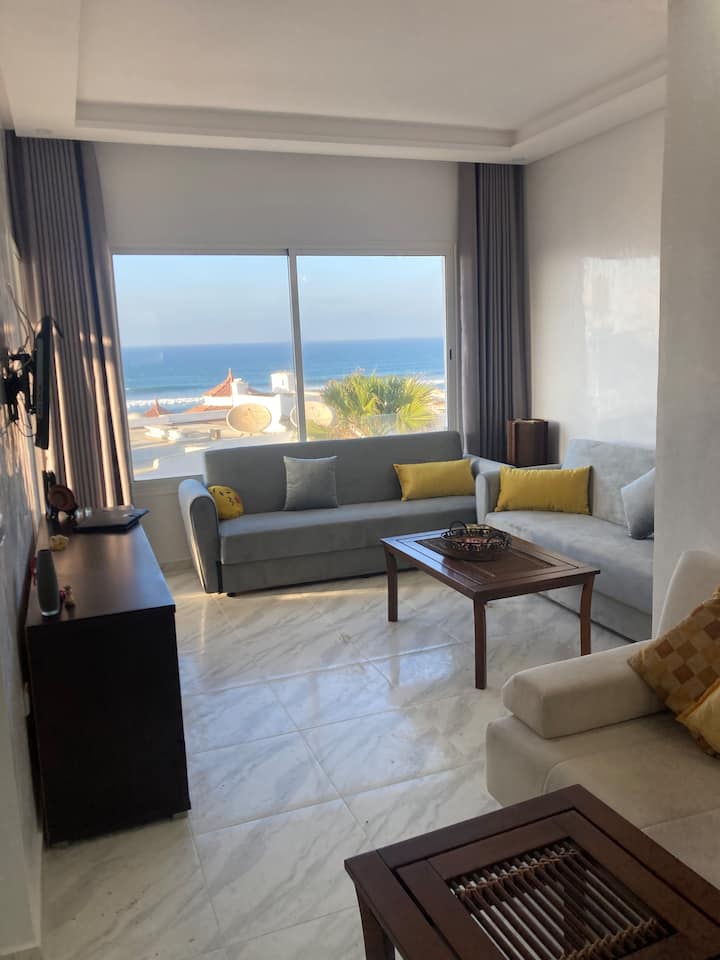 3 pohovky s úložným priestorom a rozkladacou pohovkou 
Krásny výhľad na oceán 