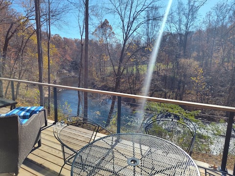 New Cabin on the Rock River! Private,10 min to 151