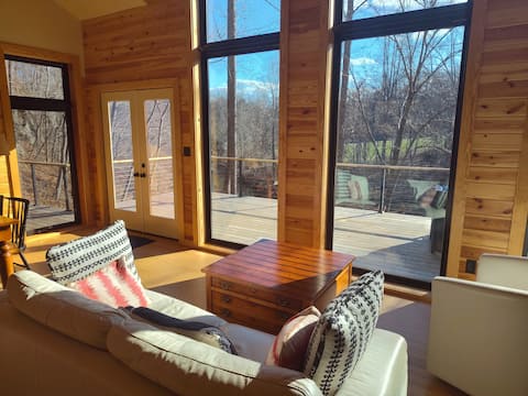 River Cabin on the Rockfish! Private,10 min to 151