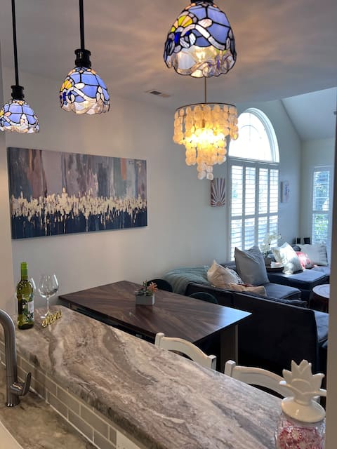 Popular Airbnb listing: Queen City Skyline View -Walkable-Uptown Home in First Ward