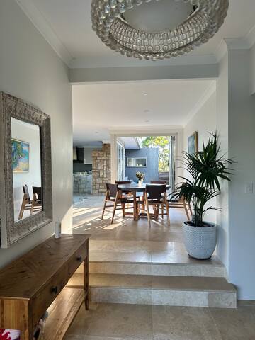 Family oasis, city skyline views and mineral pool gallery image 3