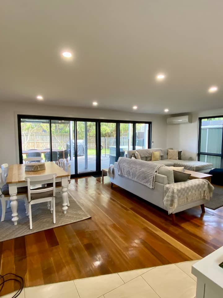 Modern Entertainer Coastal Family Beach House Rye - Rye