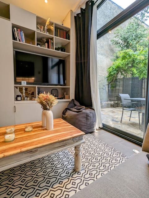 Top Airbnb: House in central Orléans, quiet terrace in Orléans