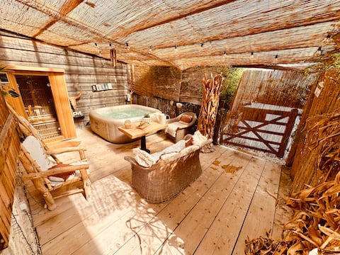 Equestrian barn with Jacuzzi and sauna