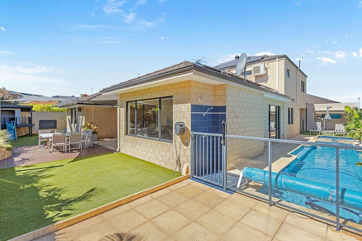 Coastal Luxe: Pool, Sauna, Kids Paradise