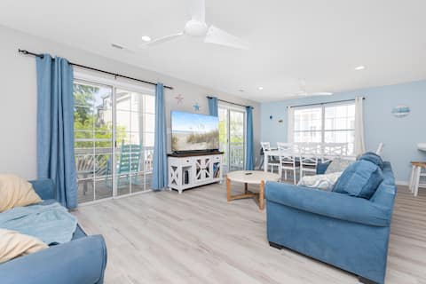 Top performing Airbnb: Private pool/hot tub, 1 min walk to beach! in Surfside Beach