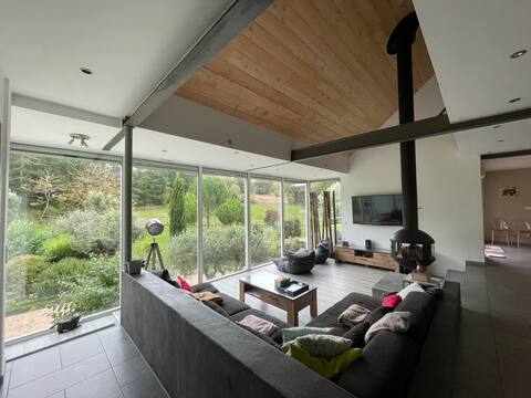4-Star Architect-Designed House on 5800 m – Aveyron.