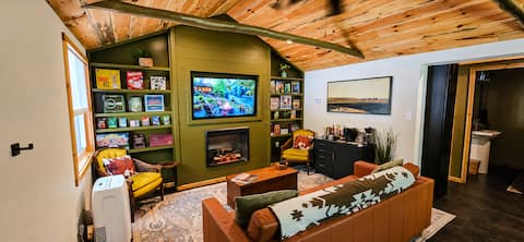 *Lake Access Cabin w/ Kayaks | Pets | Fire pit