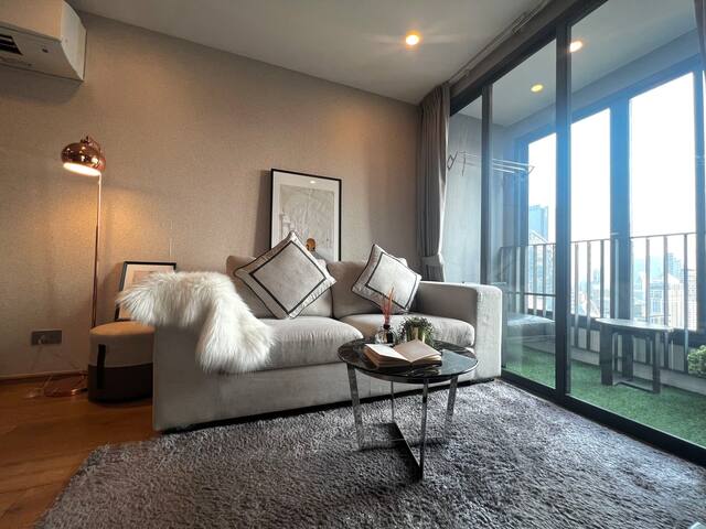 sky pool central world chitlomi gallery image 2