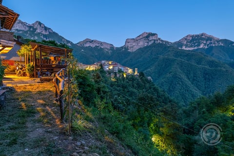 Casale del Boscaccio (The Woodcutter's Farmhouse)
The Owl