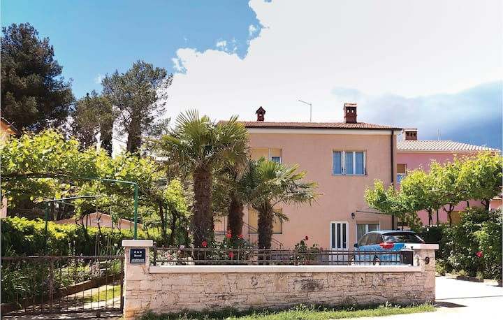 2 Bedroom Beach Front Apartment In Fazana - Fažana