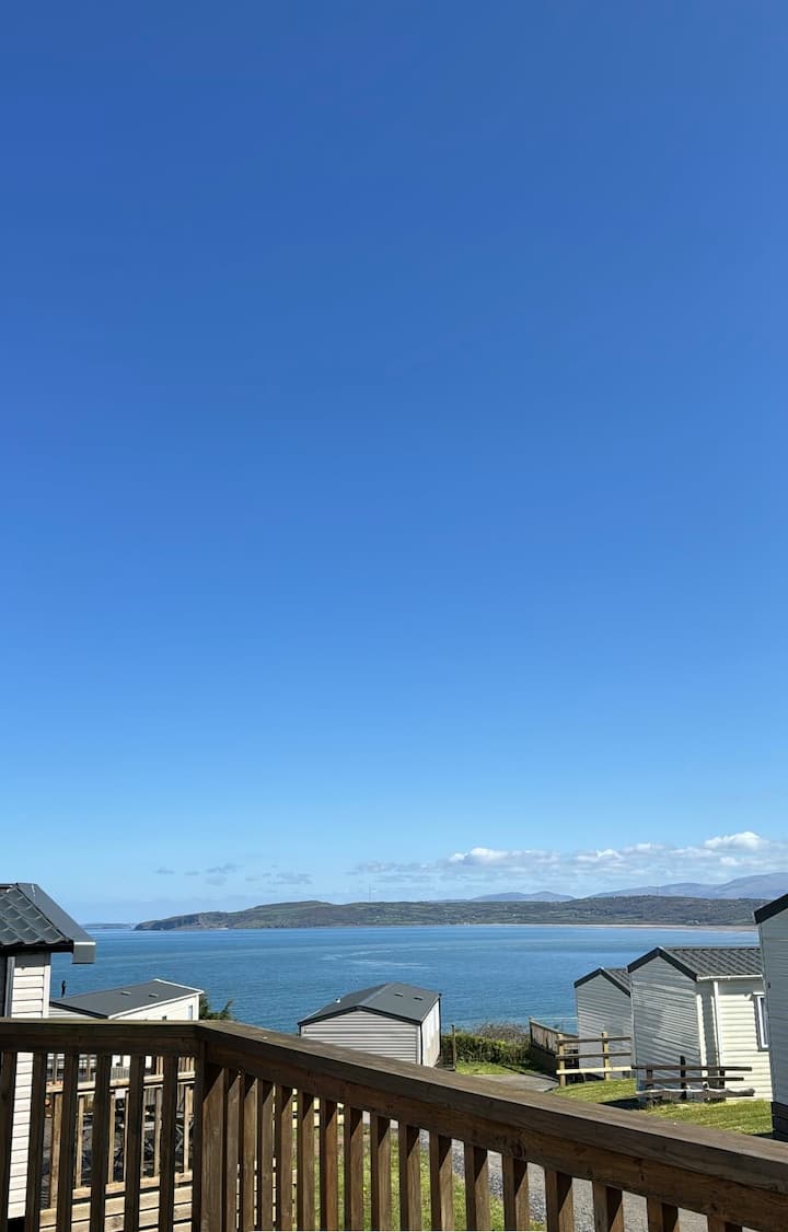 Branwen - Sea Views, Pet Friendly Holiday Home - Benllech