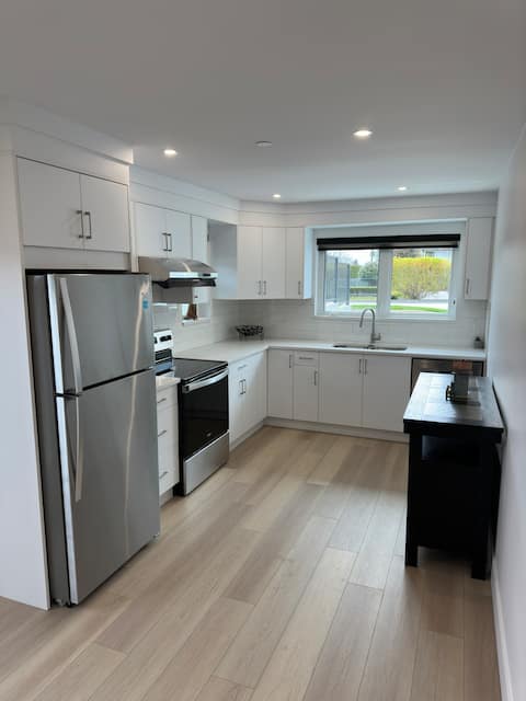 beautiful white rock basement suite, 2 bed-1 bath
