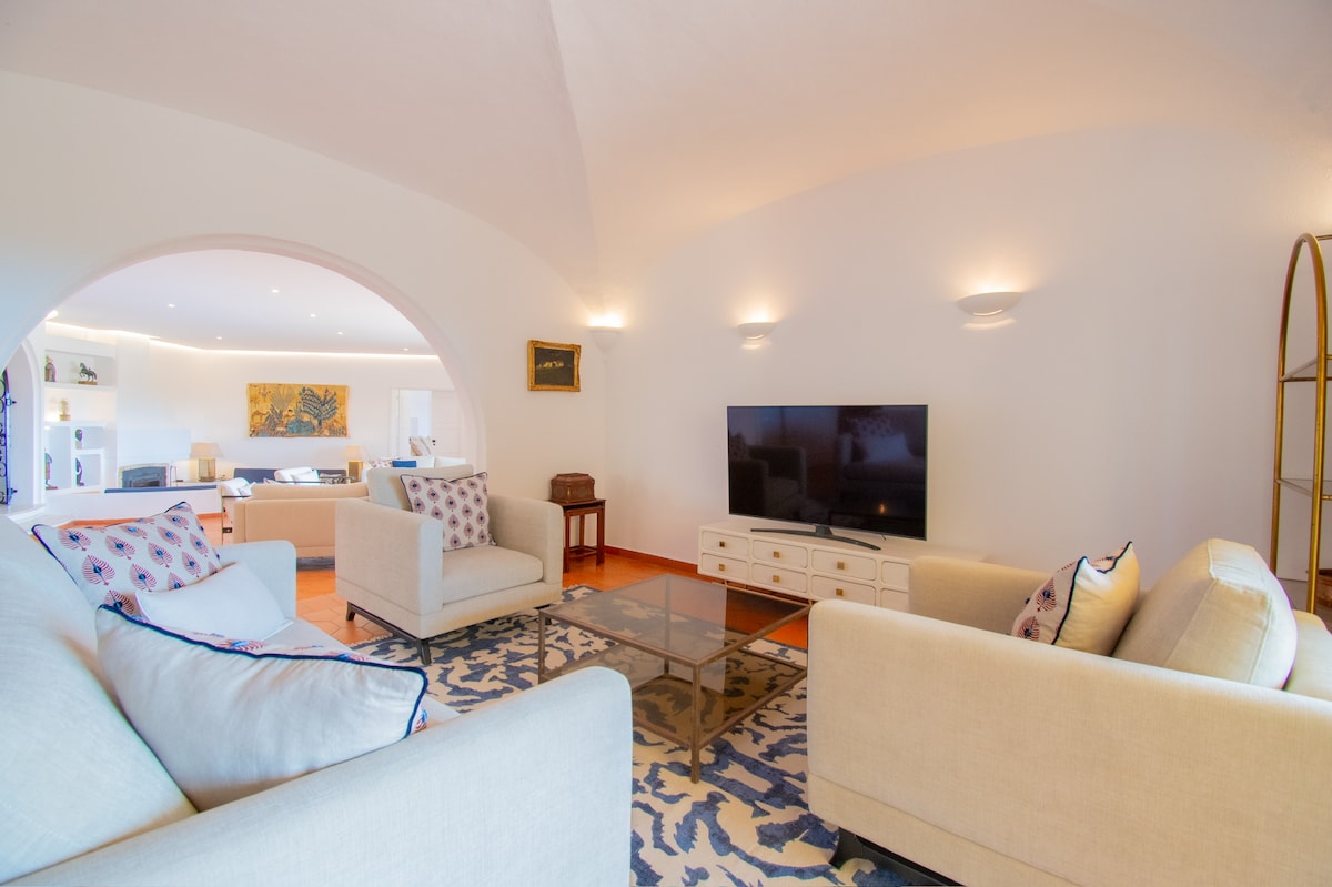 Airbnb em destaque: Spectacular 4 bed villa with pool near Carvoeiro em Porches