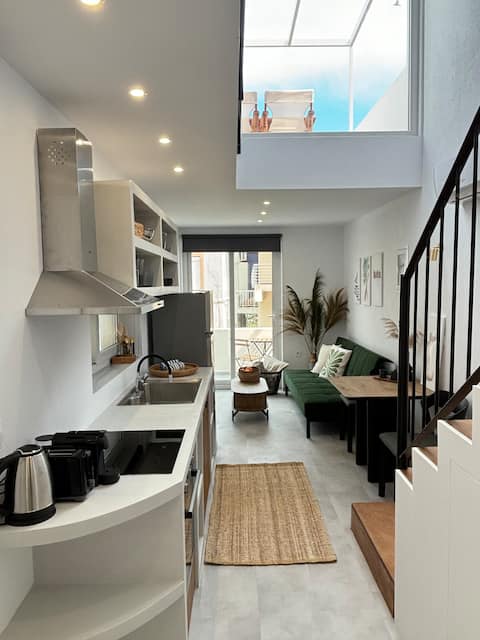 Orange-comfortable Loft Apartment