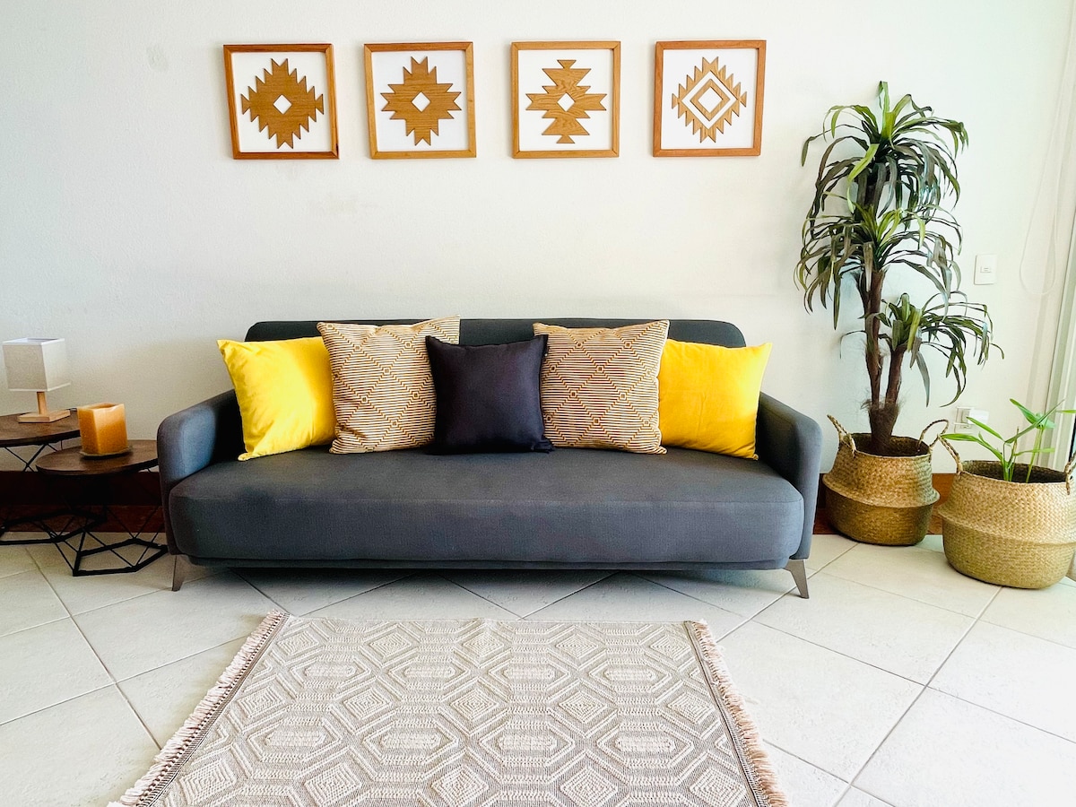 Kitanda cha sofa cha starehe katika mazingira mazuri!