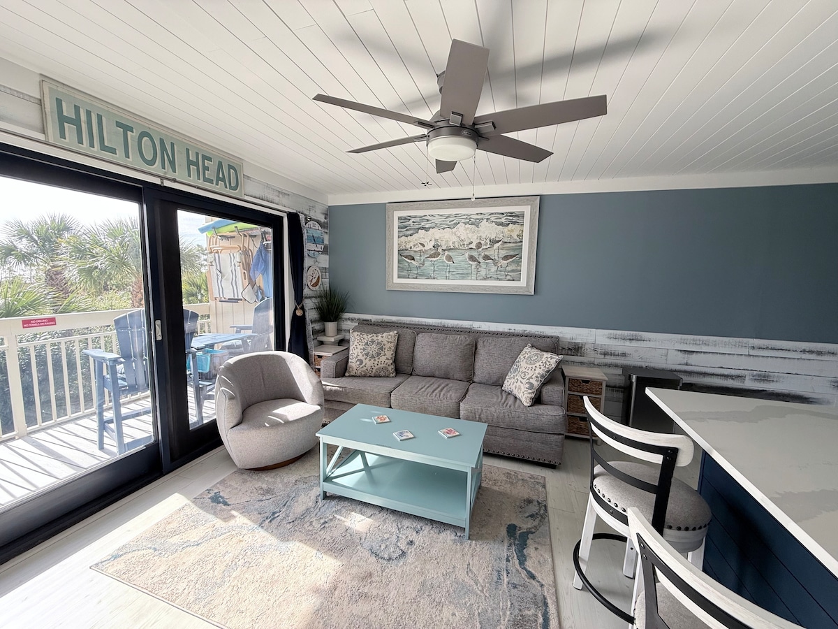 Popular Airbnb listing: Direct Oceanfront Breakers #113 in Coligny in Hilton Head Island / Bluffton