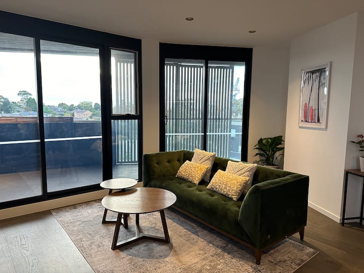 Luxury 2 Bedroom Apartment With Great City Views - Melbourne