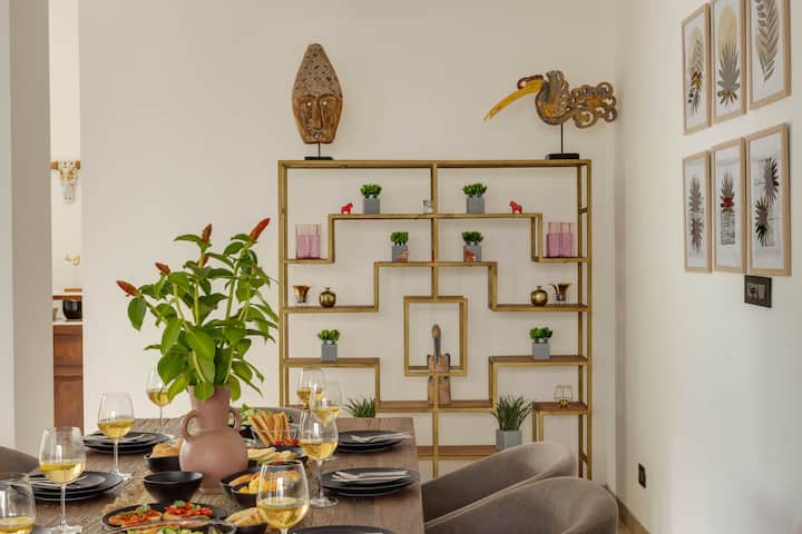 Dining area image 1